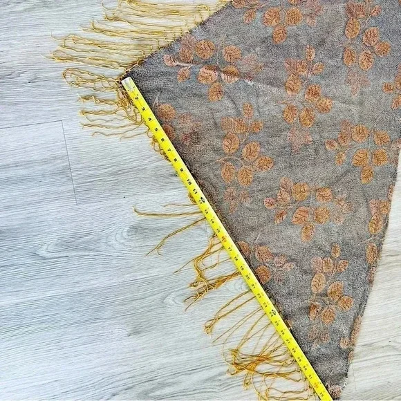 VINTAGE TRIANGLE SCARF IN MESH WITH FRINGES MUSTARD YELLOW - Picture 6 of 9